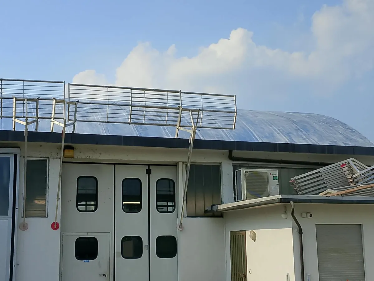 Impianto fotovoltaico sul tetto di un capannone